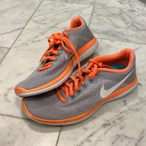Nike tennis shoes